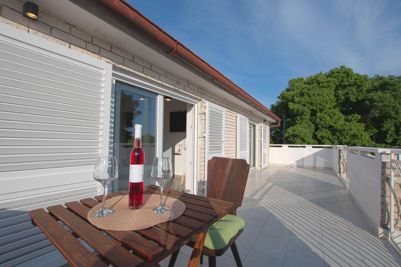 Apartment Eros Šišan Exterior foto