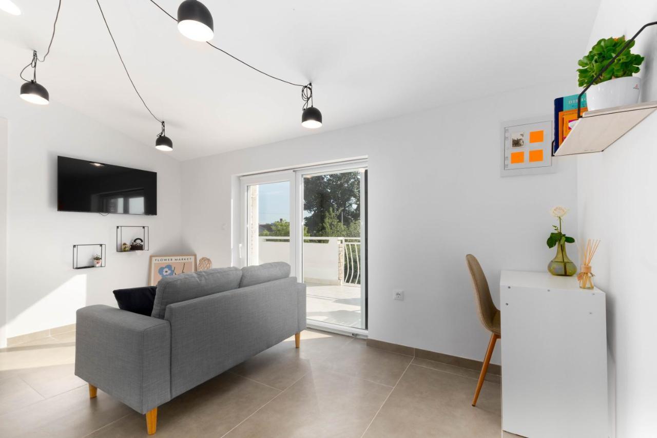 Apartment Eros Šišan Exterior foto